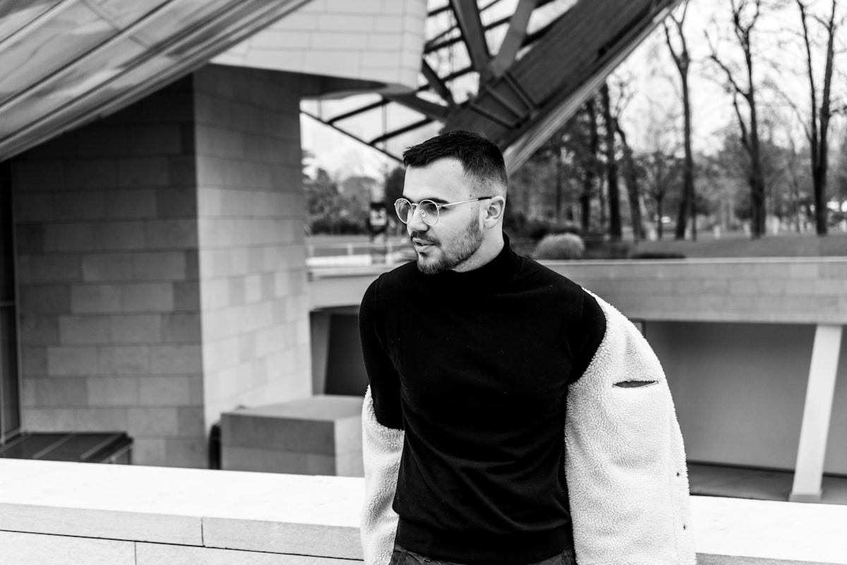 De polo knit is het stijlvolste item in je kast deze lente